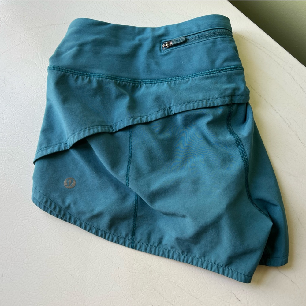Lululemon size 8 speed ups, 2.5 inch inseam